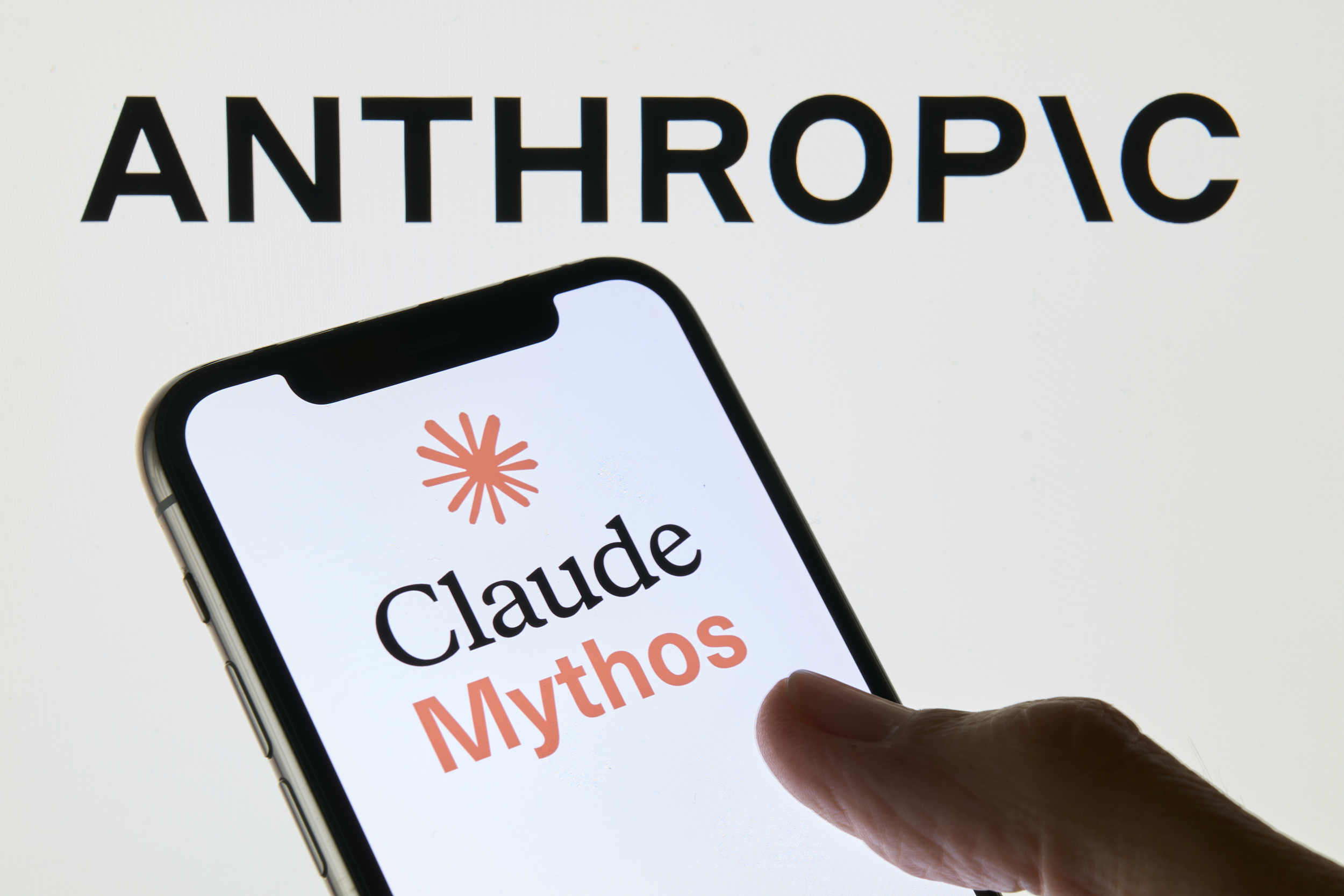 估值近万亿美元的Anthropic呼吁全球暂停前沿AI开发
